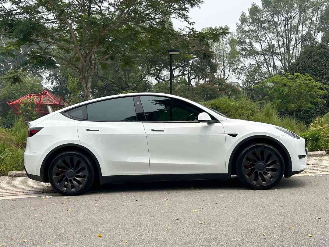 Tesla Model Y Electric RWD (A) (Category: Used Cars) located in Singapore. Submitted by carbuyersclub (Listing ID 1466412553, Image 3). Description: Showroom: Car Buyers Automotive Pte Ltd 1 Kampong Ampat #07-09/10 Singapore 368314 CarBuyers Club SG #1 Tesla reseller, 500+ Google reviews, SGCM Premium Dealer 2026! Cash rebate of $15,913 to grab at the end of COE! 1 owner unit! Comes with Tesla 4 years vehicle warranty and 8yr battery warranty for