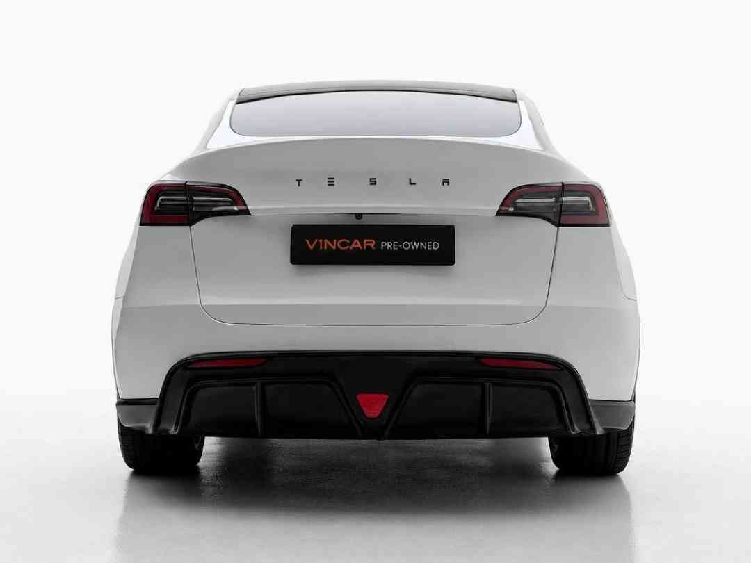 Tesla Model Y Electric RWD (A) (Category: Used Cars) located in Singapore. Submitted by vincar_pre-owned (Listing ID 1467280410, Image 3). Description: Well-suited for daily commuting and family use. Trade-ins and financing available. Contact us today to arrange a viewing for this unit at the V1ncar pre-owned showroom now! Features: Rear-Wheel Drive, 295 bhp with instant electric torque, 0-100km/h in 6.9 seconds. Up to 455km WLTP range Accessorie