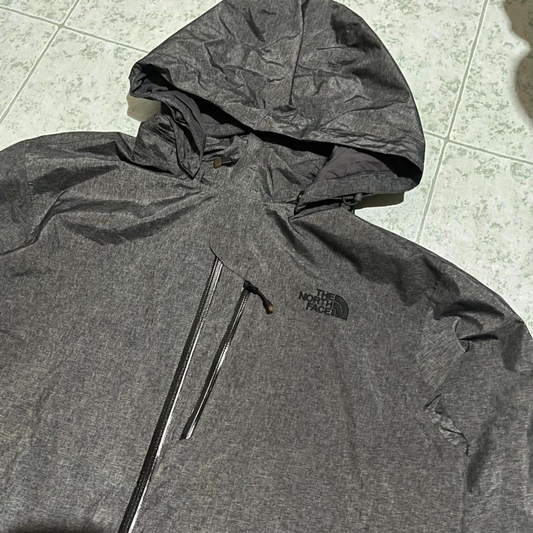 The North face (Category: Coats, Jackets and Outerwear) located in Cebu City. Submitted by vintage07 (Listing ID 1467233516, Image 3). Description: The North face windbreaker Water proof 💦 Size 22-23/27 As new condition No issue 850+sf.