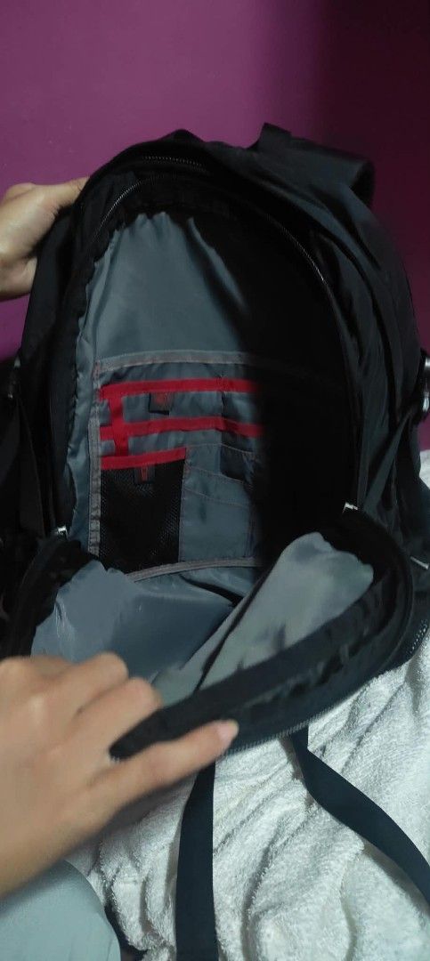 The North Face Borealis Backpack Black (Category: Backpacks) located in Manila. Submitted by sharm26arm96276 (Listing ID 1467239315, Image 3). Description: - Authentic The North Face Borealis backpack in classic black - 100% durable nylon, Made in Vietnam with interior hologram tag - Secure laptop sleeve and multiple internal organizer pockets - External bungee cord system for extra gear storage - Comfortable padded shoulder straps and breathable