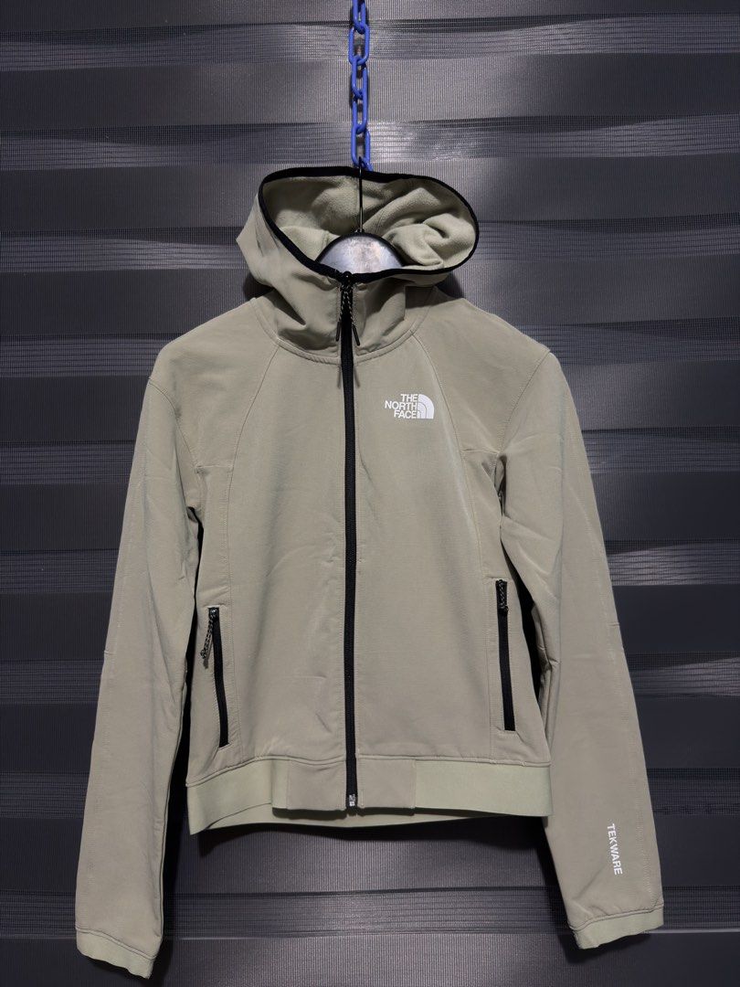 The North Face full-zip hooded (Category: Coats, Jackets and Outerwear) located in Calumpit. Submitted by Essentiality (Listing ID 1467297866, Image 1). Description: The North Face 16.5x21.5 ₱1,000.