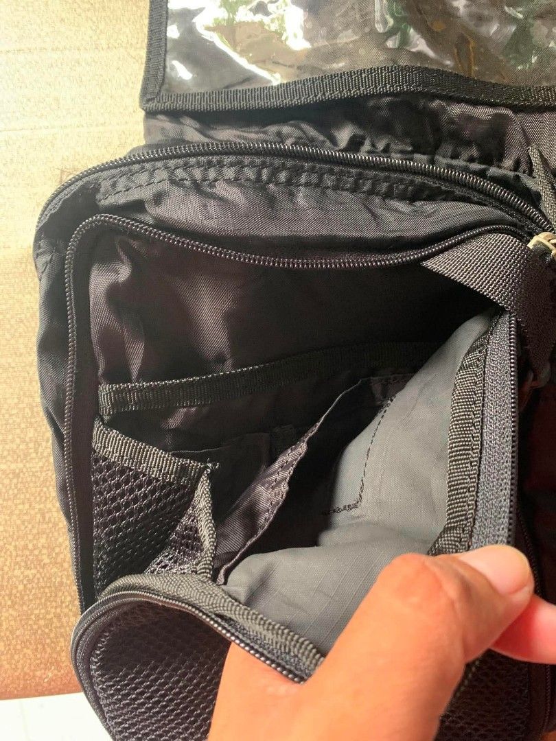 The north face sling bag (Category: Sling Bags) located in Butuan. Submitted by thriftology.cv (Listing ID 1467285074, Image 3). Description: as new condition rfs declutter.
