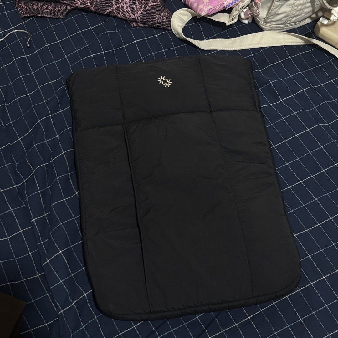 The Paper Bunny laptop pod 13.3" (black) (Category: Purses & Pouches) located in Cabuyao City. Submitted by nevernotdecluttering (Listing ID 1467280021, Image 1). Description: final price SF starts at ₱70 via j&t ship out every sunday only minor white mark/scuff(?) near the sleeve- tried removing it using a wet wipe hence the darker/wet mark around it. clean interior.