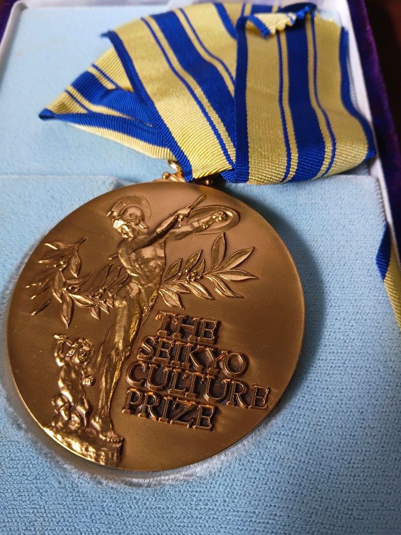 The seikyo culture award (Category: Vintage Collectibles) located in Paranaque City. Submitted by 4thestate.surplusan (Listing ID 1467203361, Image 1). Description: seikyo culture award.