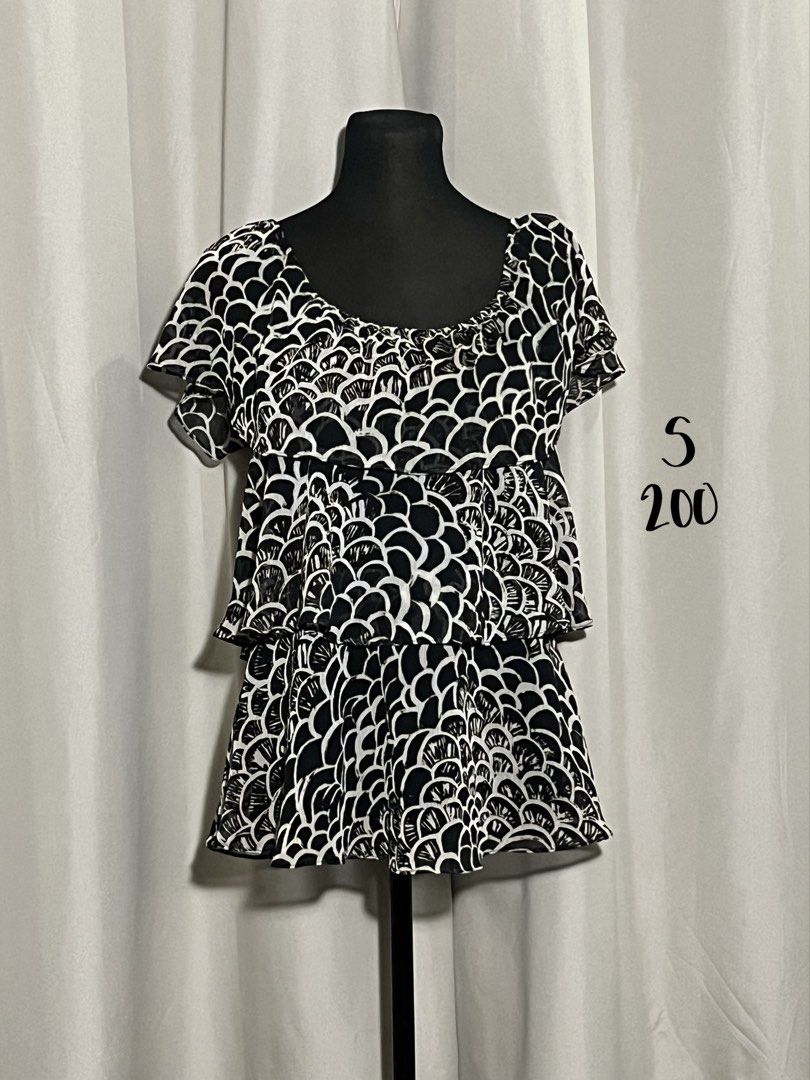 Tiered ruffle top (Category: Blouses) located in Las Pinas. Submitted by jilanah (Listing ID 1467354366, Image 1). Description: .
