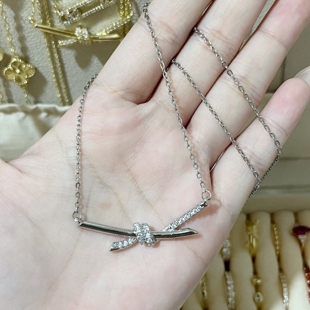 TIFFANY KNOT INSPIRED SILVER NECKLACE (Category: Necklaces) located in Talavera. Submitted by curatedbykhy (Listing ID 1467343957, Image 1). Description: .