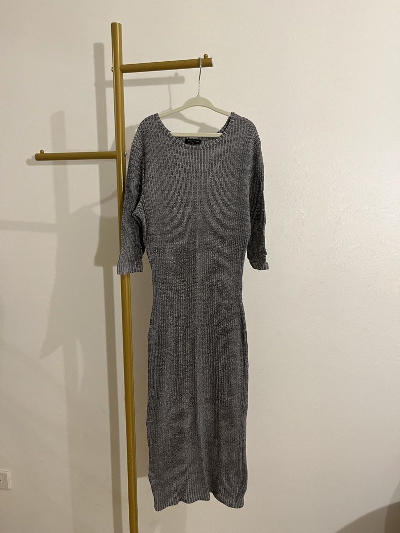 Tight Gray Dress (Category: Dresses) located in Manila. Submitted by xxx0727 (Listing ID 1467277883, Image 1). Description: - Never used - Small size .