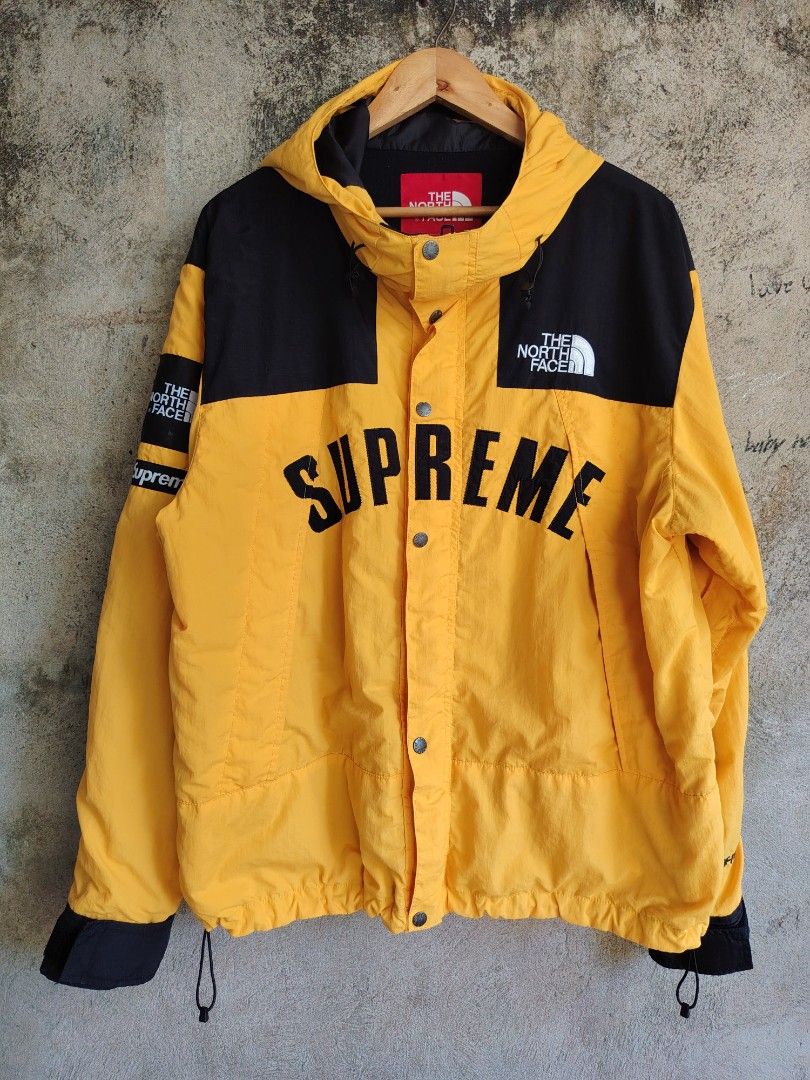 TNF x SUPREME (Category: Activewear) located in Leyte. Submitted by thrift_by_nblza (Listing ID 1467302980, Image 1). Description: THE NORTH FACE x SUPREME Size XL No issue need wash only.