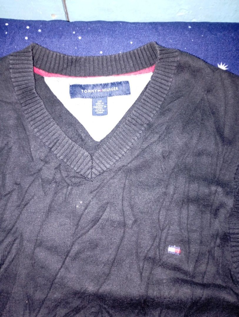 Tommy hilfiger knitted vest (Category: Activewear) located in Manila. Submitted by kitkathukayukay (Listing ID 1467193963, Image 2). Description: no issue need wash small fit to large.