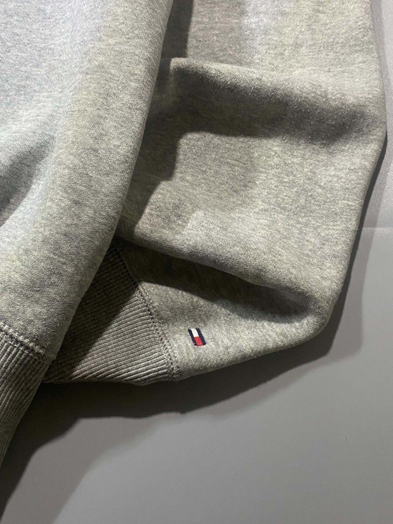 Tommy Hilfiger LongSleeve (Category: Coats, Jackets and Outerwear) located in Angeles City. Submitted by ian.thrift_ph (Listing ID 1467323346, Image 3). Description: Isuue: Yellow Stain Idk if washable, Lints send offer Dimes: 22/27.