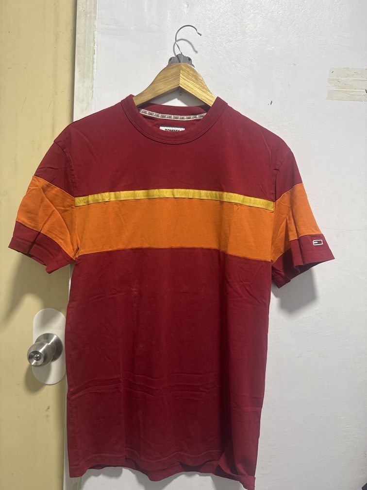 Tommy Jeans (Category: Tshirts & Polo Shirts ) located in Santa Ana. Submitted by deyaaaan88 (Listing ID 1467217510, Image 1). Description: Tommy Jeans Need wash No issue Dimes 20x28-29.