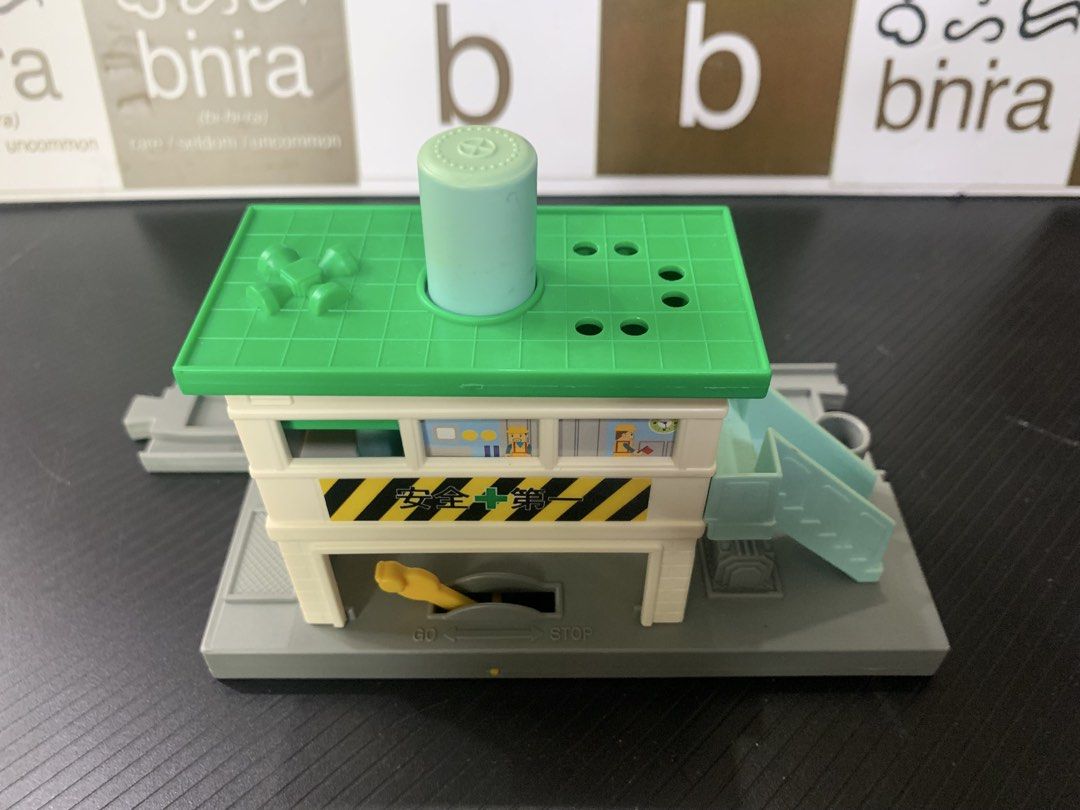TOMY - Build Your Own Tracks - Scenery (Category: Kids Toys) located in Carmona. Submitted by bihira (Listing ID 1467201290, Image 2). Description: TOMY - Build Your Own Tracks - Scenery - WYSIWYG - 120/pc.