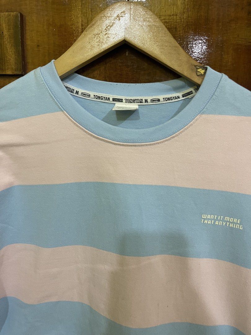 Tongyan Shirt (Category: Tshirts & Polo Shirts ) located in Marikina City. Submitted by greatfindsmnlph (Listing ID 1467360727, Image 3). Description: Tongyan Shirt Price: 180 Size: Large Width: 22.5 Length: 27 Color: Pink x Blue Color Rate: 10/10 Condition: 9.8/10 may kunting dumi need wash Very nice in actual.