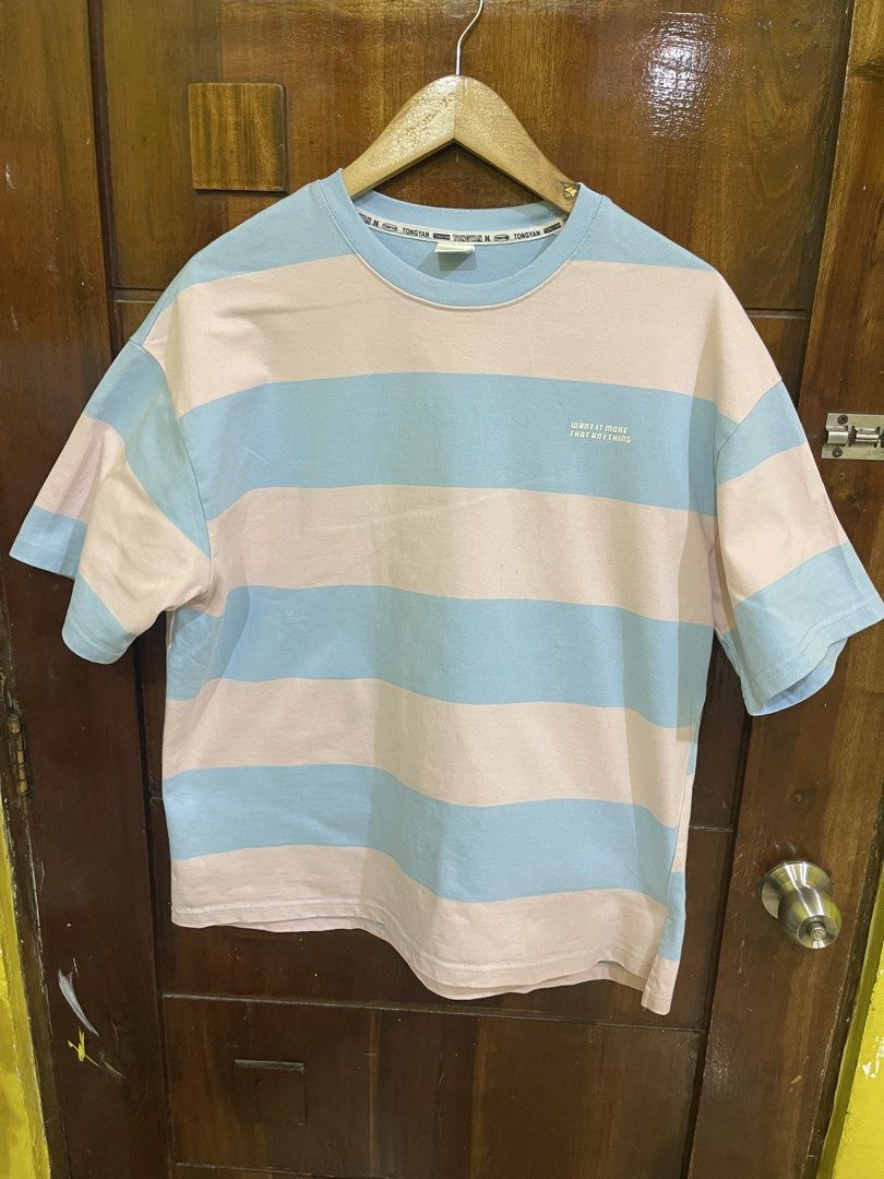 Tongyan Shirt (Category: Tshirts & Polo Shirts ) located in Marikina City. Submitted by greatfindsmnlph (Listing ID 1467360727, Image 1). Description: Tongyan Shirt Price: 180 Size: Large Width: 22.5 Length: 27 Color: Pink x Blue Color Rate: 10/10 Condition: 9.8/10 may kunting dumi need wash Very nice in actual.