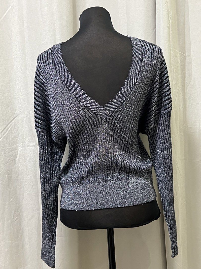 Topshop metallic knit sweater (Category: Longsleeves) located in Las Pinas. Submitted by jilanah (Listing ID 1467335976, Image 2). Description: .