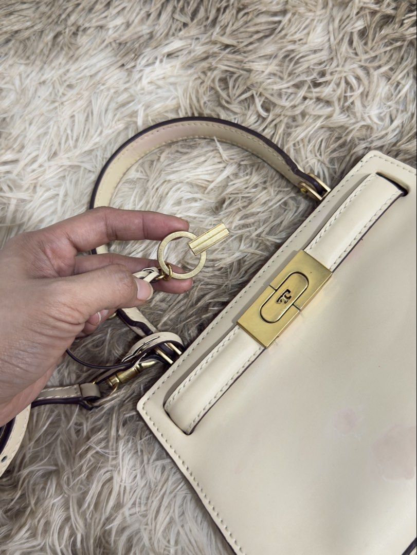 TORY BURCH MINI LEE RADZIWILL (Category: Tote Bags) located in Daraga. Submitted by jasmor (Listing ID 1467184133, Image 2). Description: 🎀sturdy; no issues on peeling & rubber lining 🎀with lock & key 🎀with long strap 💢only flaw: may light stain sa front, kayo nalang po magtanggal ✔️onhand 📦J&T courier.