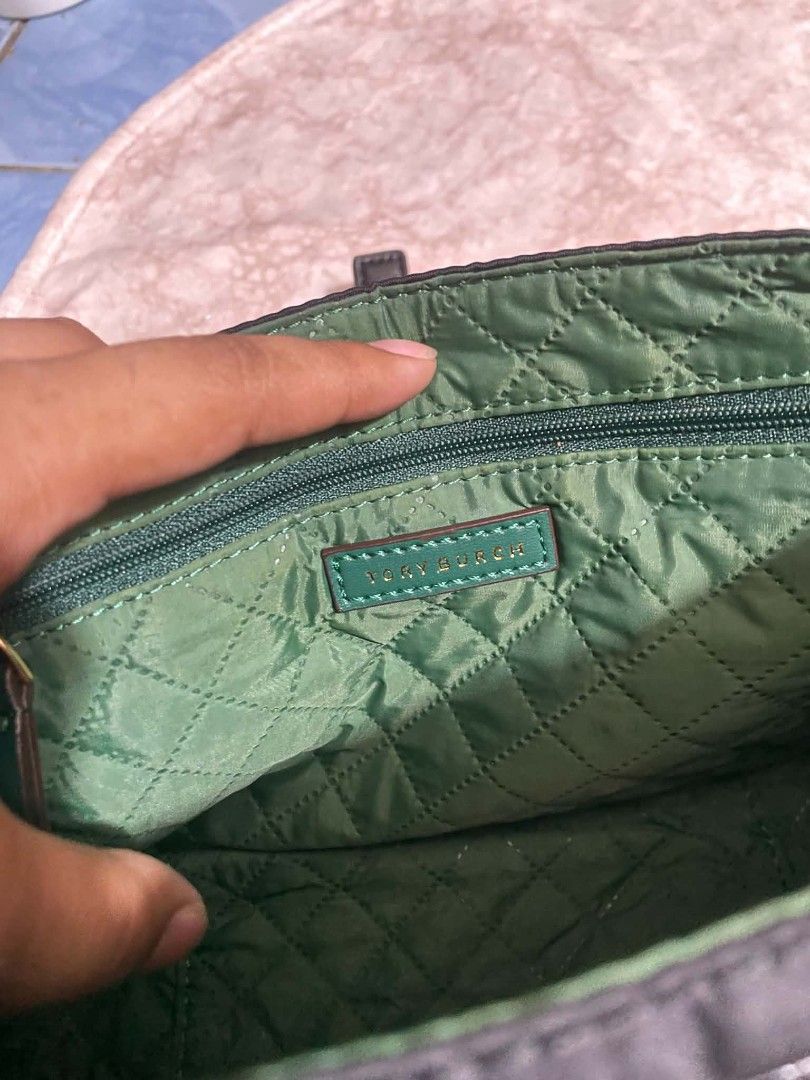 Tory nylon (Category: Luxury Bags & Wallets) located in Cavite. Submitted by bagssection04 (Listing ID 1467274020, Image 3). Description: Tory nylon sling bag unisex kasya long wallet.