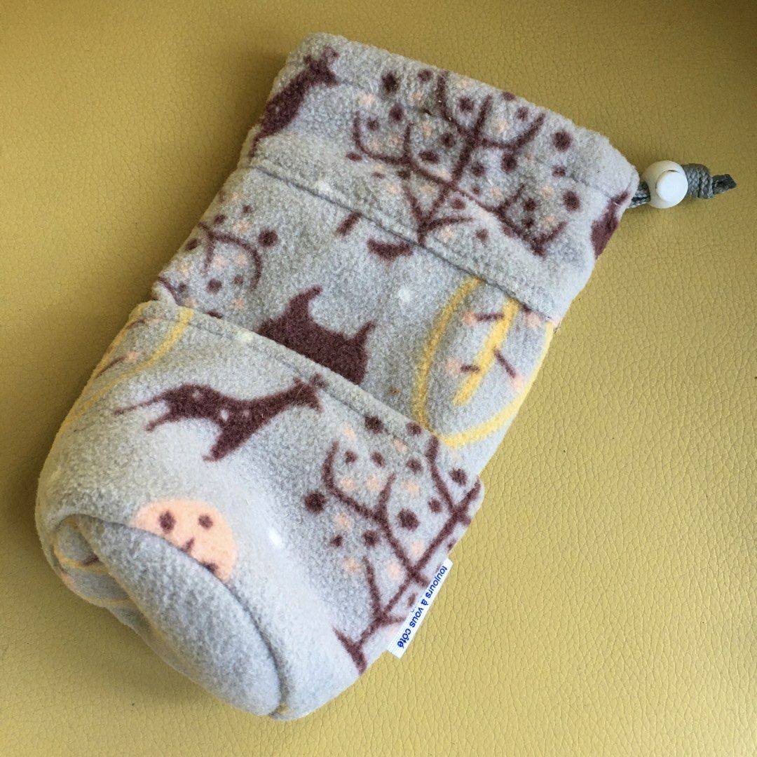 “Toujours a vous cote” Fleece Bottle Pouch (Category: Looking For) located in Tarlac. Submitted by greatfindstrlc (Listing ID 1467343322, Image 1). Description: Thermal foil inner shell, vintage Japanese brand 80’s to 90’s. Perfect to store baby bottle to keep it warm. .