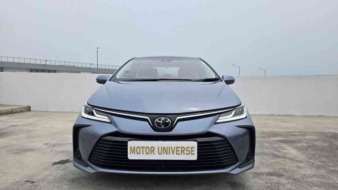Toyota Corolla Altis 1.6 Elegance (A) (Category: Used Cars) located in Singapore. Submitted by motoruniverse (Listing ID 1467183308, Image 1). Description: Showroom: CARRO CENTER 60 JALAN LAM HUAT #04-37/38 CARRO CENTER Singapore 737869 Fully maintained by agent Borneo Motors! Pristine condition! 1 owner only, genuine low mileage! Highest specs elegance model! 100% loan approval! 100% in house loan and bank loan available, call now and arrange vi