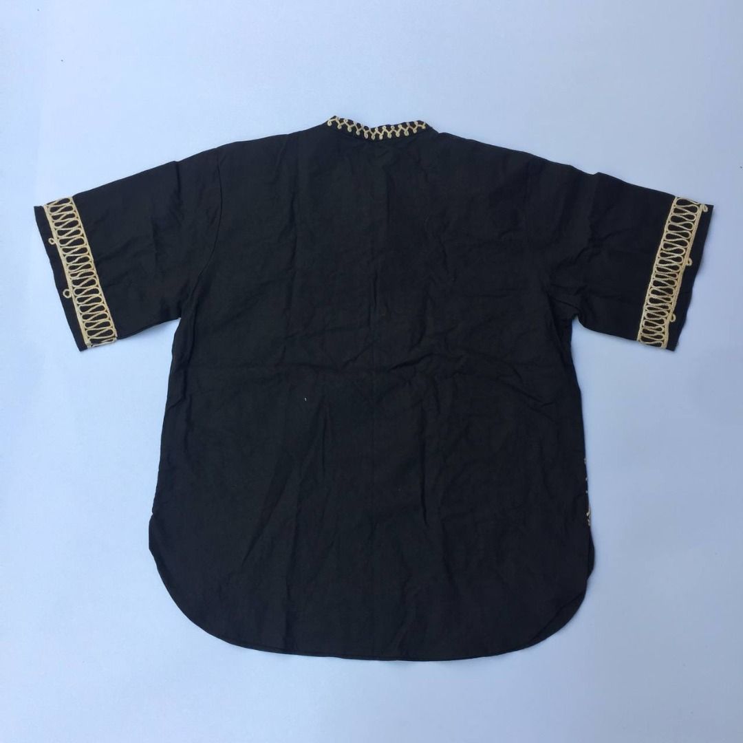 Traditional African Dashiki Shirt (Category: Tshirts & Polo Shirts ) located in Pagsanjan. Submitted by ovothrift (Listing ID 1467295863, Image 2). Description: length - 28 width - 22 thick fabric the design is actual string / handmade made in Thailand very good condition no issue Style: Traditional African Dashiki Shirt Material: 100% cotton (breathable and comfortable) Brand: Fashion Import Feel free to message me if you have questions or want 