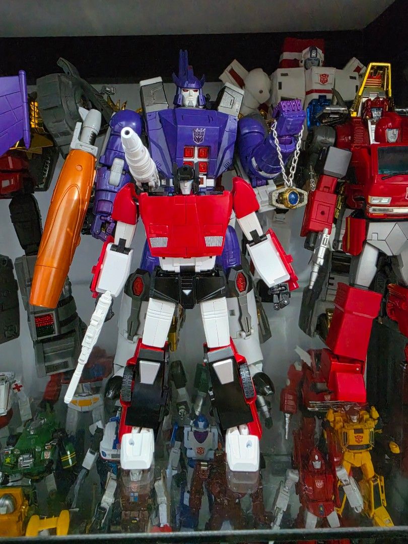 Transformers DX9Red Storm (MP Sideswipe) (Category: Action & Battle Toys) located in Taguig. Submitted by solefinds (Listing ID 1467244779, Image 1). Description: For Sale: DX9 Red Storm MP Sideswipe. Complete box and accessories. Displayed only, never transformed. .