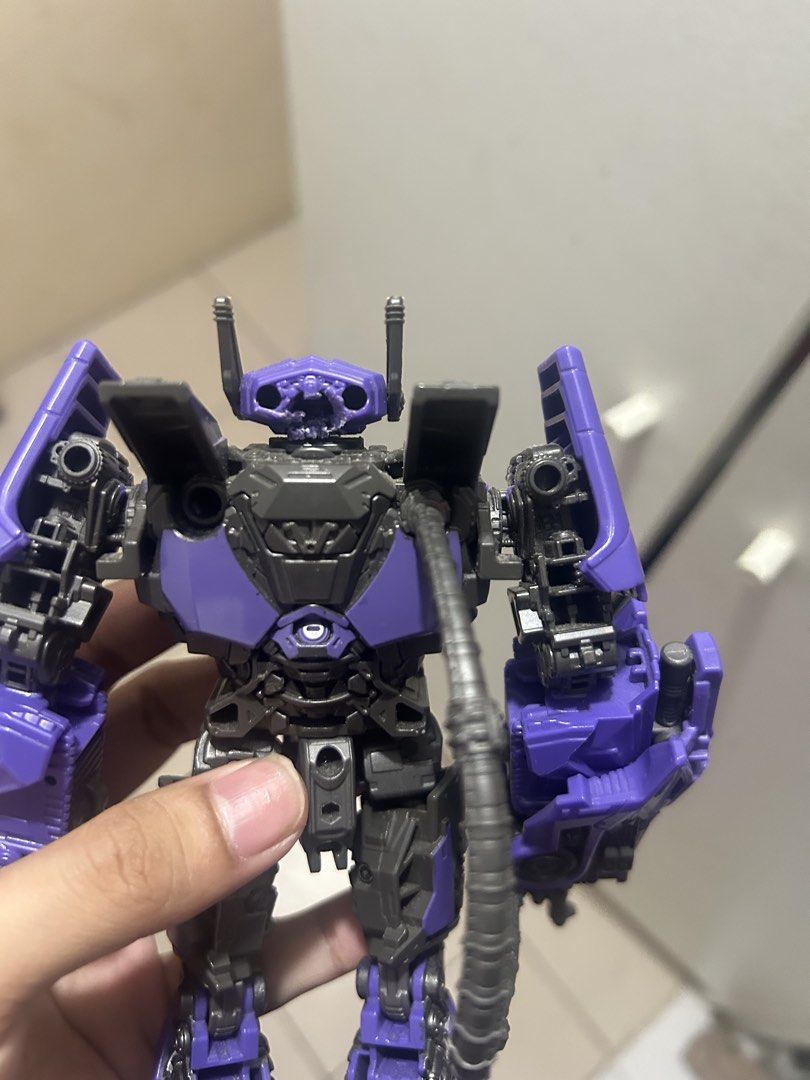 Transformers Studio series bumblebee movie shockwave (Category: Action & Battle Toys) located in Manila. Submitted by thecooldud18778 (Listing ID 1467325674, Image 2). Description: Has shaved parts in the back of the head but besides that no other issue Rfs: focusing on bayverse/animated Lalamove delivery GCash payment Dasma loc.