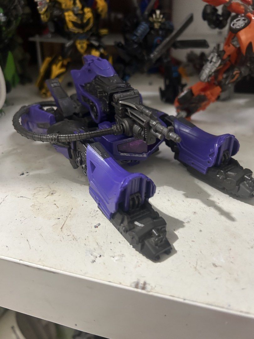 Transformers Studio series bumblebee movie shockwave (Category: Action & Battle Toys) located in Manila. Submitted by thecooldud18778 (Listing ID 1467325674, Image 3). Description: Has shaved parts in the back of the head but besides that no other issue Rfs: focusing on bayverse/animated Lalamove delivery GCash payment Dasma loc.