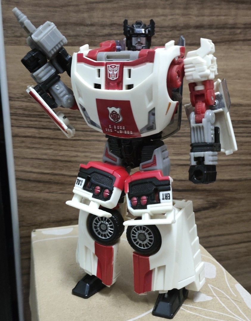 Transformers Universe 2008 Red Alert (Category: Action & Battle Toys) located in Pasay City. Submitted by laurence.foz (Listing ID 1467344940, Image 1). Description: - Character: Transformers Red Alert - Accessories: Complete but no manual - Condition: Loose, no major issues.