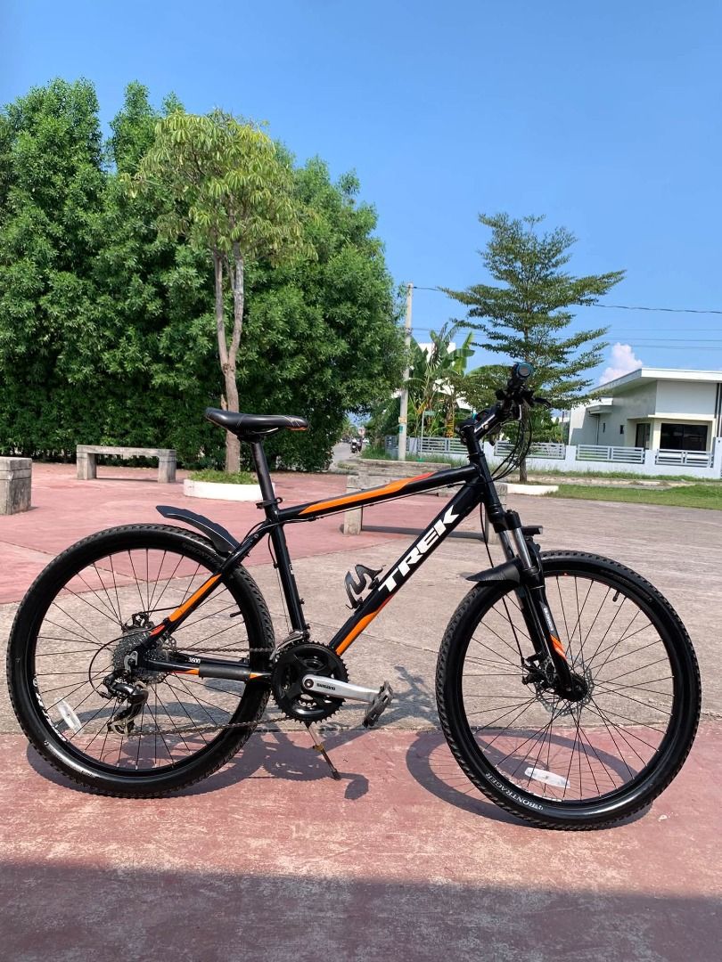 Trek Mountain Bike (Category: Bicycles) located in Cabuyao City. Submitted by thrifts2damoon888 (Listing ID 1467188521, Image 1). Description: 🔥 Original TREK Mountain Bike / well maintained and excellent condition🔥 Mahal na ng gas? Bike muna!🚴‍♂️ Good condition at ready gamitin pang-daily service, weekend excercise or rides. ✅Frameset Frame: Alpha Silver Aluminum w/semi-integrated head tube, rack & fender mounts Fork: SR Suntour M-3030, coil 