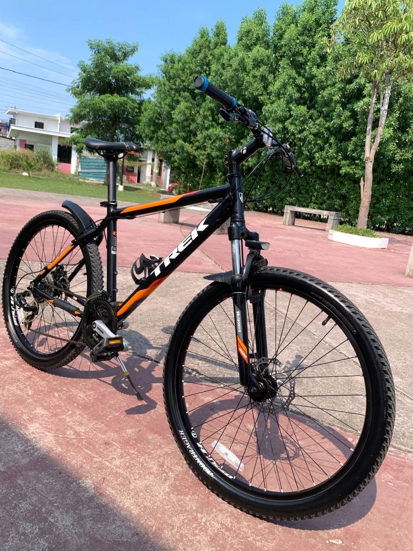Trek Mountain Bike (Category: Bicycles) located in Cabuyao City. Submitted by thrifts2damoon888 (Listing ID 1467188521, Image 2). Description: 🔥 Original TREK Mountain Bike / well maintained and excellent condition🔥 Mahal na ng gas? Bike muna!🚴‍♂️ Good condition at ready gamitin pang-daily service, weekend excercise or rides. ✅Frameset Frame: Alpha Silver Aluminum w/semi-integrated head tube, rack & fender mounts Fork: SR Suntour M-3030, coil 