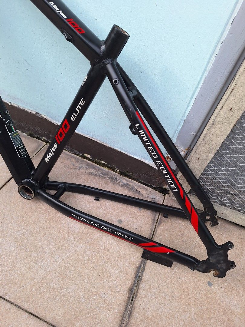 Trinx 27.5 MTB Frame Issue (Category: Bicycles) located in Makati City. Submitted by telractrading (Listing ID 1467285386, Image 3). Description: Trinx 27.5 MTB Frame Size 16 ISSUE: loosethread yung salpakan ng bottom bracket PICK UP ONLY!.