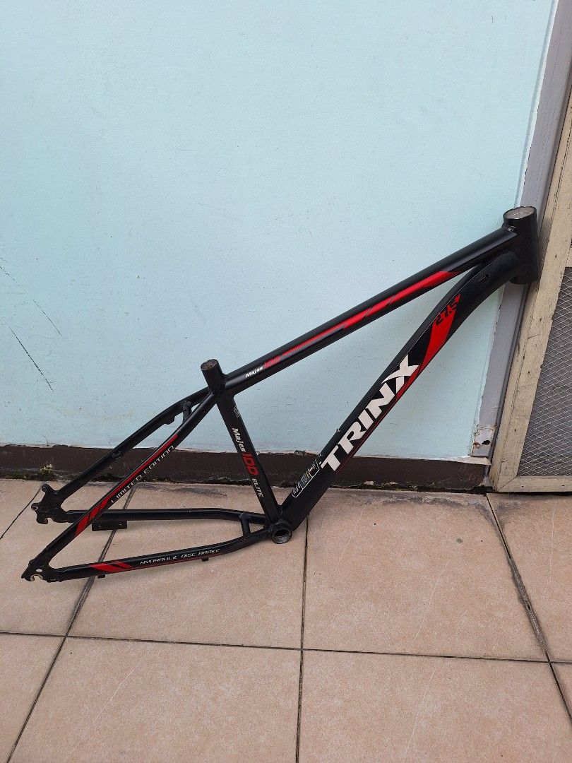 Trinx 27.5 MTB Frame Issue (Category: Bicycles) located in Makati City. Submitted by telractrading (Listing ID 1467285386, Image 1). Description: Trinx 27.5 MTB Frame Size 16 ISSUE: loosethread yung salpakan ng bottom bracket PICK UP ONLY!.
