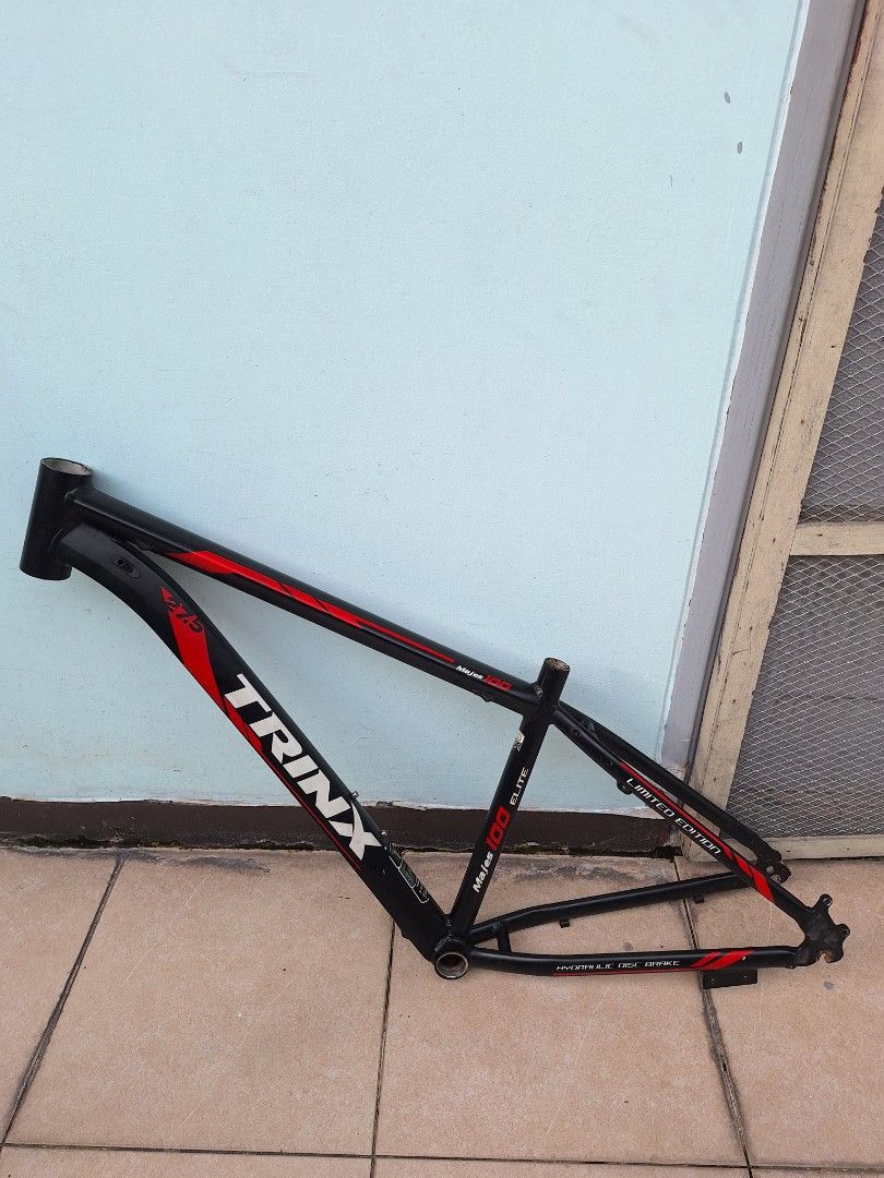 Trinx 27.5 MTB Frame Issue (Category: Bicycles) located in Makati City. Submitted by telractrading (Listing ID 1467285386, Image 2). Description: Trinx 27.5 MTB Frame Size 16 ISSUE: loosethread yung salpakan ng bottom bracket PICK UP ONLY!.