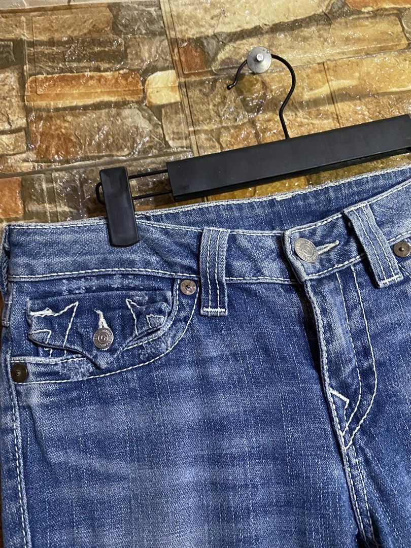 TRUE RELIGIONS PANTS (Category: Jeans) located in Cebu City. Submitted by arsenyong (Listing ID 1467306400, Image 3). Description: Waist :28-30 Length :40 Hem :8 Very good condition Issue: minimal sign of usage .