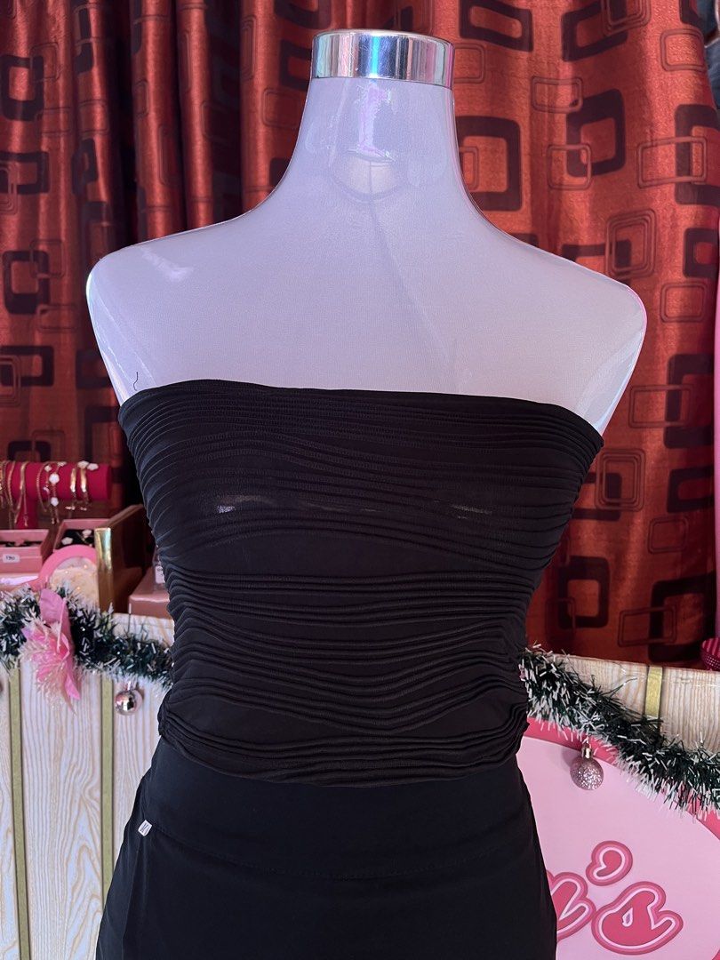 tubetops(swipe for colors) (Category: Sleeveless) located in Manila. Submitted by myapparelshop (Listing ID 1467193871, Image 1). Description: mine+color.