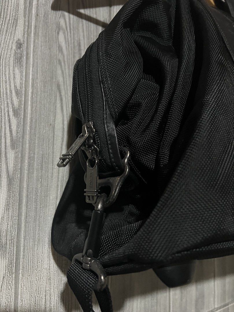 TUMI (Category: Backpacks) located in Binmaley. Submitted by jayvecatalan21 (Listing ID 1467292922, Image 3). Description: - Travel 2 way bag - Excellent Condition.