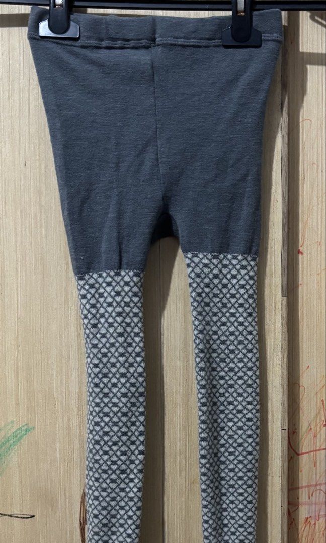 UKAY: Teens Patterned Knit Sweater Tights M-L (Category: Undergarments & Loungewear) located in Quezon City. Submitted by delighted_area (Listing ID 1467246919, Image 1). Description: Ukay sourced, please manage your expectations. In great condition. Size: Teens M-L Waist width: 10 inches, can be stretched until 17 inches Length: 28 Inches.