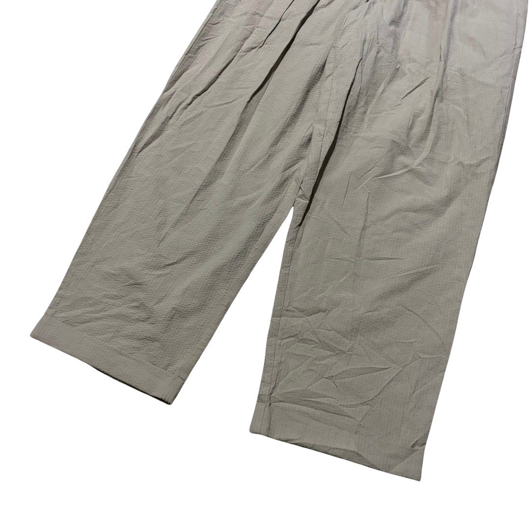 Unbent Seersucker Pleated Pants (Category: Trousers) located in Muntinlupa City. Submitted by rtyfck (Listing ID 1467347406, Image 3). Description: Unbent Seersucker Pleated Pants Details : •Width/Waist : 16(32) •Full Length : 38 •Front Rise : 12 •Inseam : 26 •Thigh : 12 •Knee : 11 •Leg Opening : 8.5 •Size : S •Issue : none •Condition : New •₱2,280.