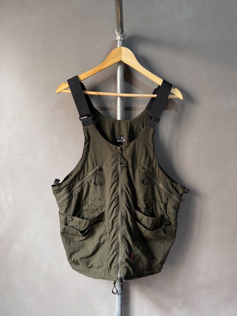 Uncle fu - Maiden wear Olive multi pocket vest (Category: Activewear) located in Cabuyao City. Submitted by _streetflavor (Listing ID 1467226510, Image 1). Description: Uncle fu - Maiden wear Olive multi pocket vest Excellent Size: fits medium Length: 26.5 Width: 22.5 -980 pesos Dm.