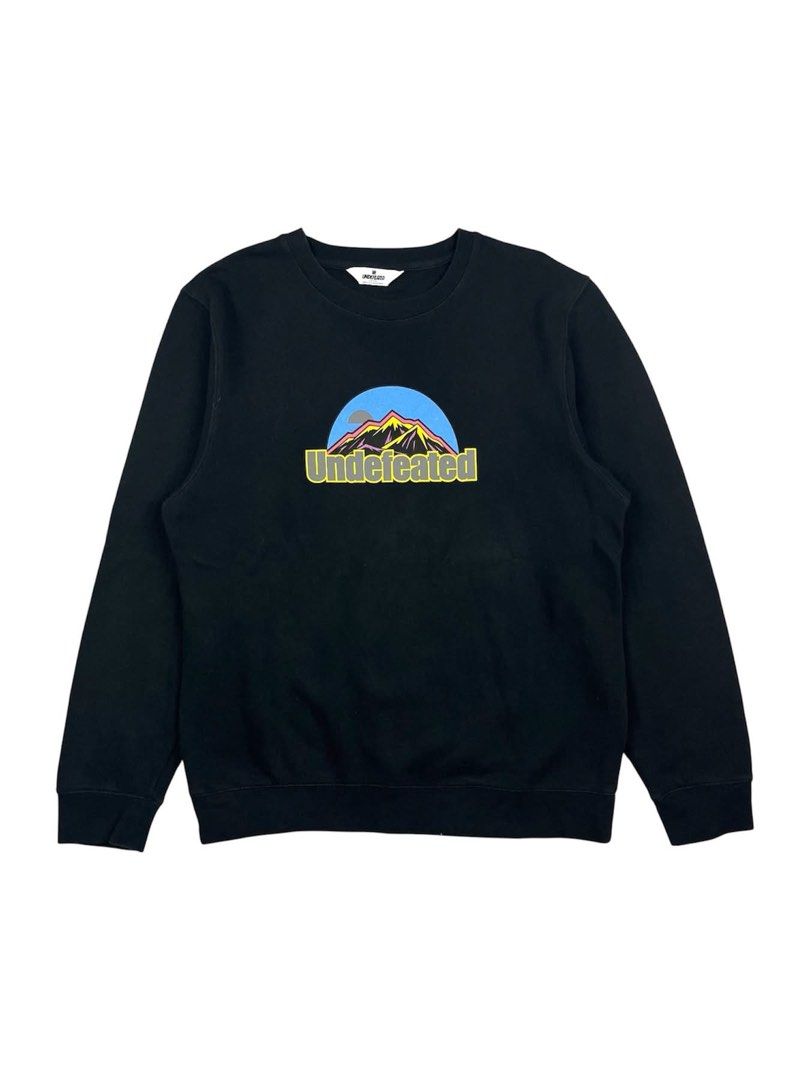 Undefeated - Mountain Graphic Crewneck (Category: Tshirts & Polo Shirts ) located in Puerto Princesa. Submitted by rrugsgallery (Listing ID 1467335677, Image 1). Description: Undefeated - Mountain Graphic Crewneck Tagged Size: Large Length: 29.5 Width: 23.5 Condition: Excellent Color rate: 10 Flaws: None.