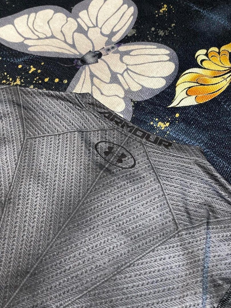 UNDER ARMOUR COMPRESSION SHIRT (Category: Activewear) located in Quezon City. Submitted by thrift.sta (Listing ID 1467209655, Image 3). Description: EXCELLENT NO FLAWS LIKE NEW XL ON TAG 17x27 800+shipping fee.