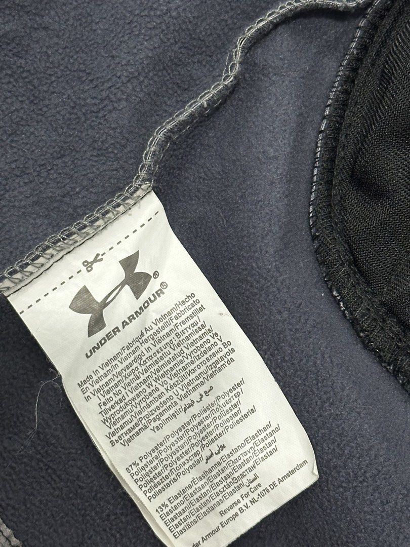 Under Armour Running Jacket (Category: Coats, Jackets and Outerwear) located in Manila. Submitted by thrifty.th (Listing ID 1467254671, Image 3). Description: Size Tag: Large Dimensions (inches) Length: 28 Width: 18.5 Condition Check Color: 10/10 Condition: 10/10 GOOD AS NEW Mine: 1,000 • Payment first / No COD + SF.