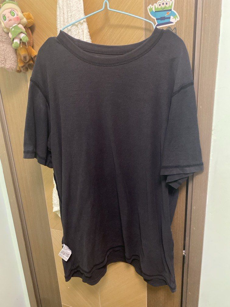 uniqlo 黑色上衣 XL （分類：T-shirt、恤衫、有領衫）位於 Hong Kong。 由 sweethome11150 提交（商品編號 1467351100，圖片 1）。簡介： 。