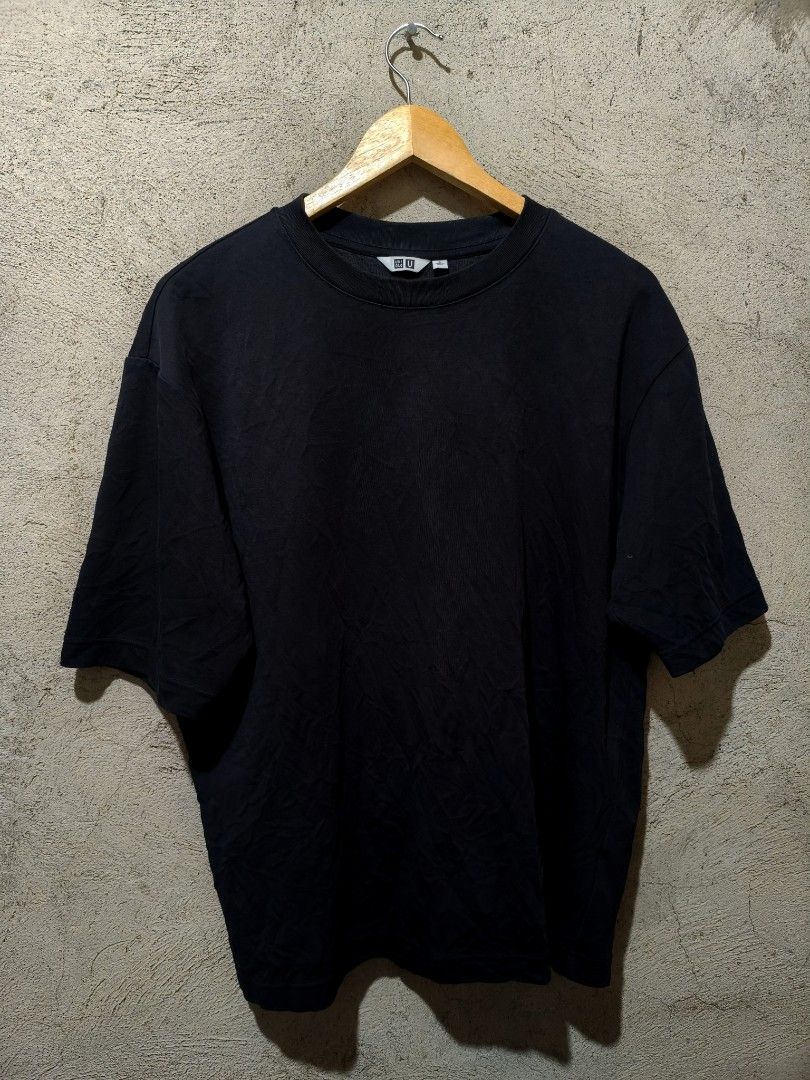 Uniqlo airism (Category: Formal Shirts) located in Cagayan de Oro. Submitted by thrift-japanuksurplus (Listing ID 1467203736, Image 1). Description: Uniqlo airism size L on tag W : 22.5 L : 27 Color rate : 9.5/10 Condition : 9.5/10 Excellent issue : ❌❌❌.
