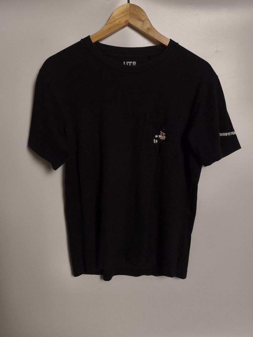 Uniqlo Black Shirt (Decluttering) (Category: Tshirts & Polo Shirts ) located in Puerto Princesa. Submitted by chi_thriftz (Listing ID 1467209070, Image 2). Description: Black shirt Uniqlo manage your expectations since this is a thrifted piece. Location: Puerto Princesa City, Palawan 📍 Item is in prestige condition - already washed the items. Brand: Uniqlo Type: Shirt Color: Black Size: Medium (on tag) Color Rate: 10/10 Fabric: 100% Cotton (on t