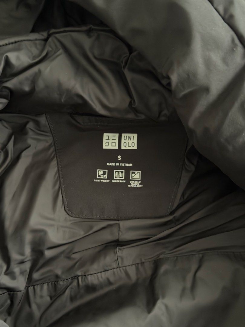Uniqlo Down Jacket (Category: Coats, Jackets and Outerwear) located in Quezon City. Submitted by anagonz (Listing ID 1467191802, Image 3). Description: .