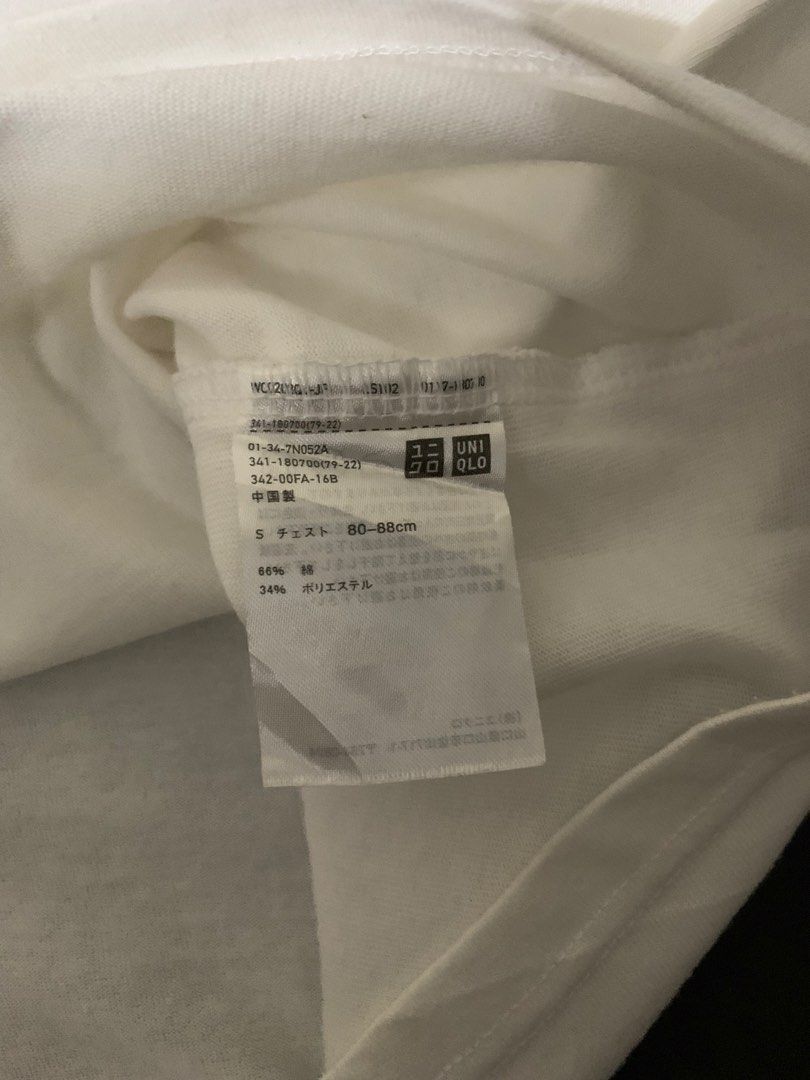 Uniqlo Dry Basic Shirt - white - S (Category: Tshirts & Polo Shirts ) located in Manila. Submitted by deehumphrey (Listing ID 1467210255, Image 2). Description: Uniqlo Dry Shirt - Basic shirt - White Size S on tag.