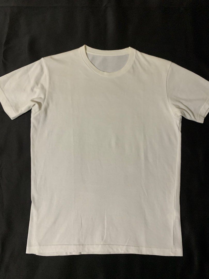 Uniqlo Dry Basic Shirt - white - S (Category: Tshirts & Polo Shirts ) located in Manila. Submitted by deehumphrey (Listing ID 1467210255, Image 1). Description: Uniqlo Dry Shirt - Basic shirt - White Size S on tag.
