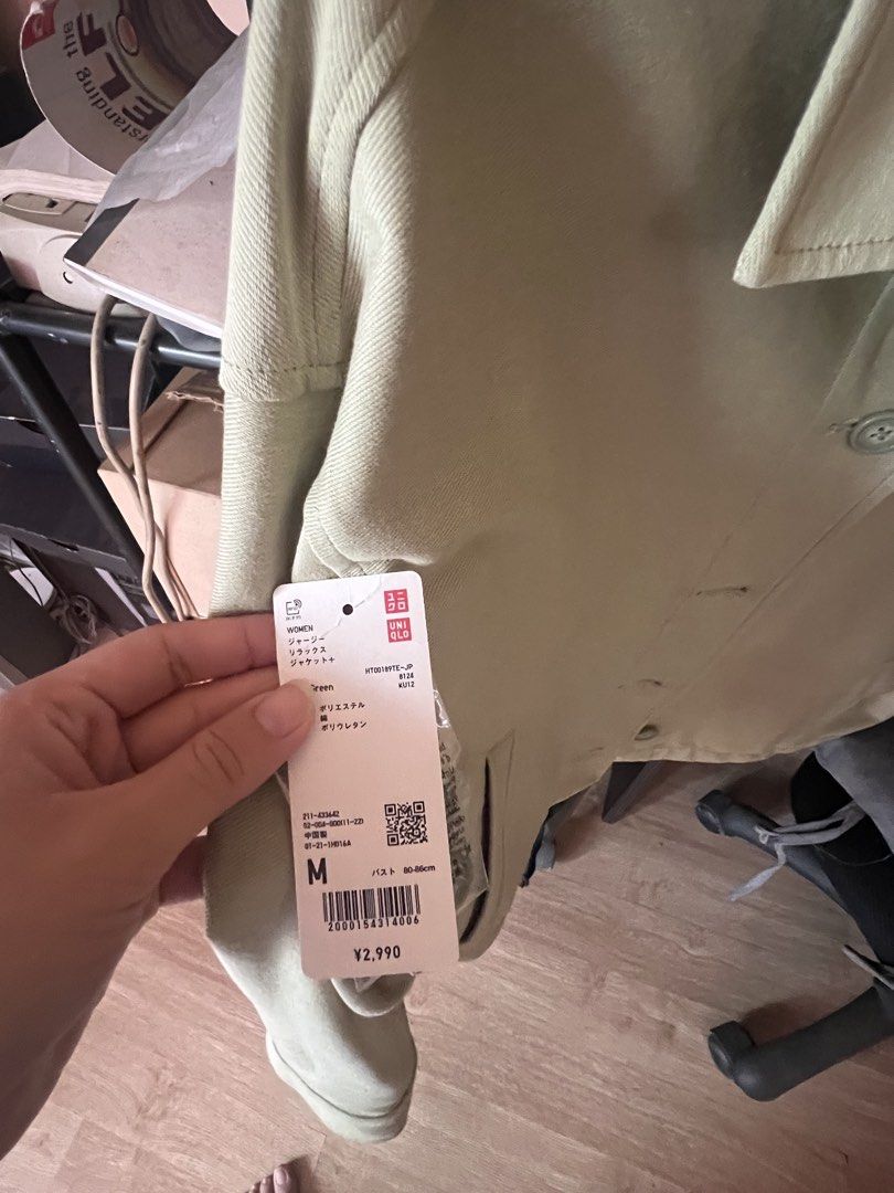 Uniqlo Jersey Relaxed Jacket Green - M (Category: Coats, Jackets and Outerwear) located in Dasmarinas. Submitted by stuffsbyklay (Listing ID 1467254747, Image 2). Description: - Brand: Uniqlo - Item: Jersey Relax Jacket - Color: Green - Size: M (Bust 80-86cm) - Condition: Brand new with original tag (2,990 yen) and 2 extra buttons - Material: Soft, textured fabric - Design: Button-up front, fold-down collar, long sleeves, and two front slit pocke