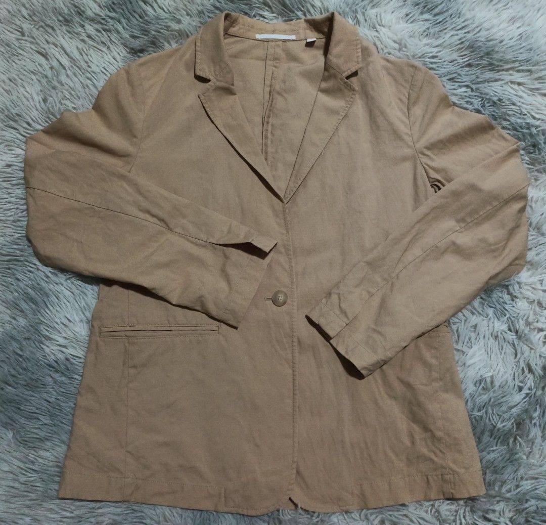 Uniqlo Linen Blend Jacket Beige Size M (Category: Coats, Jackets and Outerwear) located in Alaminos. Submitted by ajshop28 (Listing ID 1467296070, Image 3). Description: - Brand: Uniqlo - Item: Linen Blend Blazer - Color: Beige - Dimes: 18.5W x 24L - Size: M (Pit-to-pit: 18.5 inches) - Material: Rayon, linen, and polyester mix (lightweight & breathable) - Features: Single button closure, front pockets - Condition: Worn a few times, well-kept.